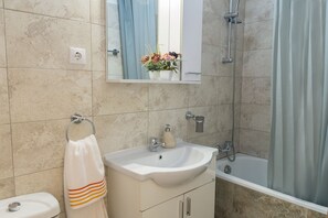 شقة - ٣ غرف نوم | حمام | مستلزمات مجانية للعناية الشخصية، مجففات شعر، خف للقدمين، مناشف