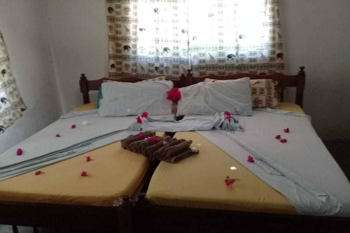Desk, bed sheets