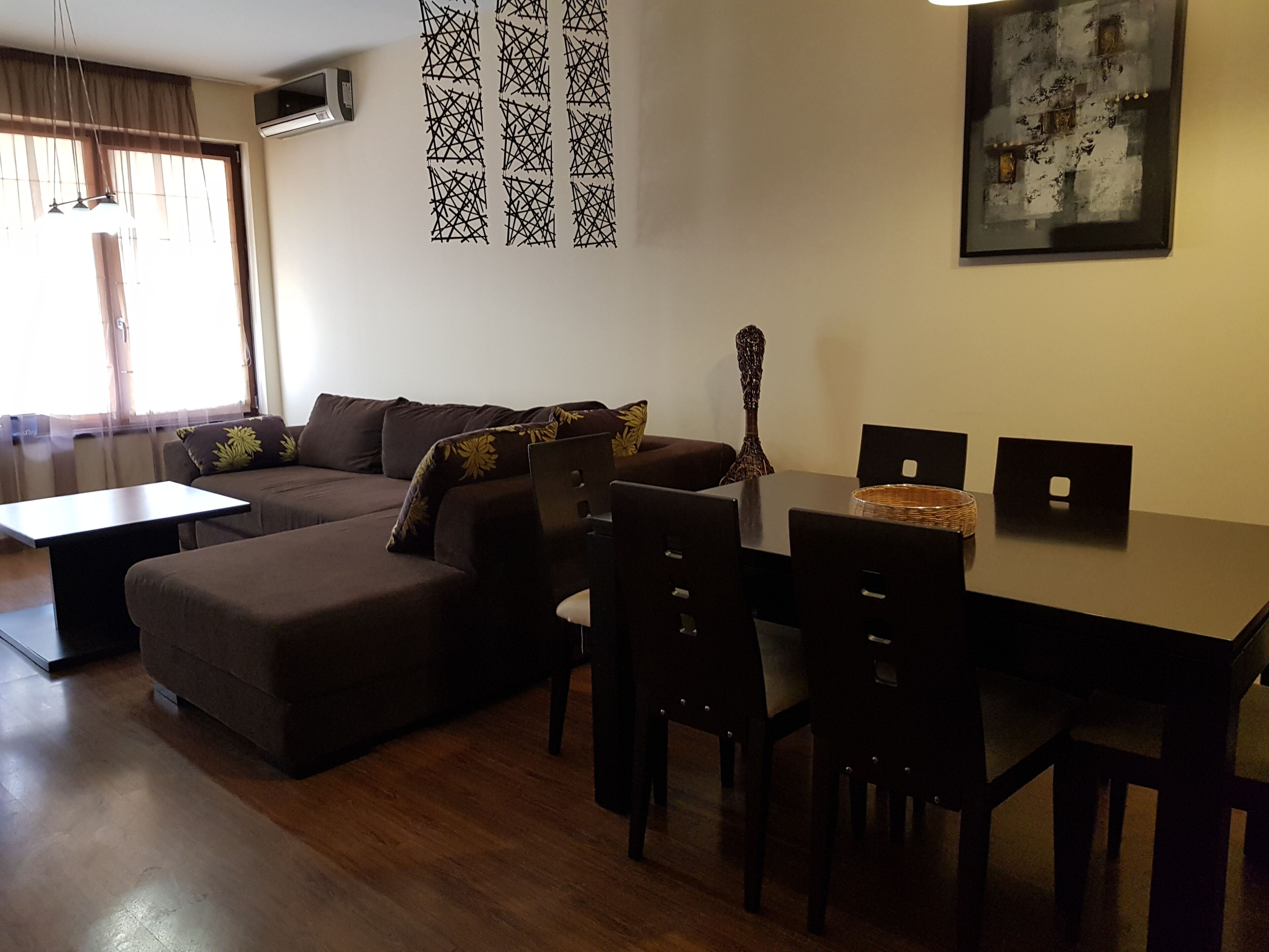 Departamento Confort, balcón, vista al patio | Sala de estar | Televisión de pantalla plana de 30 pulgadas con canales vía satélite 