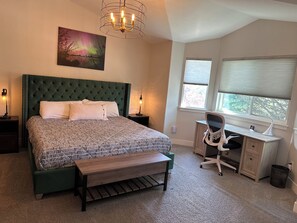 5 bedrooms, desk, iron/ironing board, travel crib