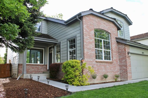 Luxurious Littleton 5-bedroom home near Red Rocks, Manor House & C-470. 