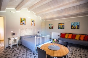 Minibar, rideaux d’obscurcissement, fer et planche à repasser