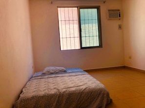 2 habitaciones, tabla de planchar con plancha y wifi