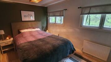 3 bedrooms, WiFi, bed sheets