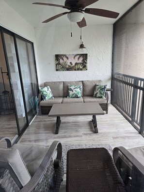 Smart-TV, videospill og DVD-spiller