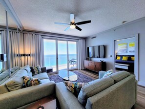 Smart TV, Netflix, books, streaming services