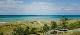 (3 Nt Min!) New Buffalo Home w/ Lake Views & Hot Tub!