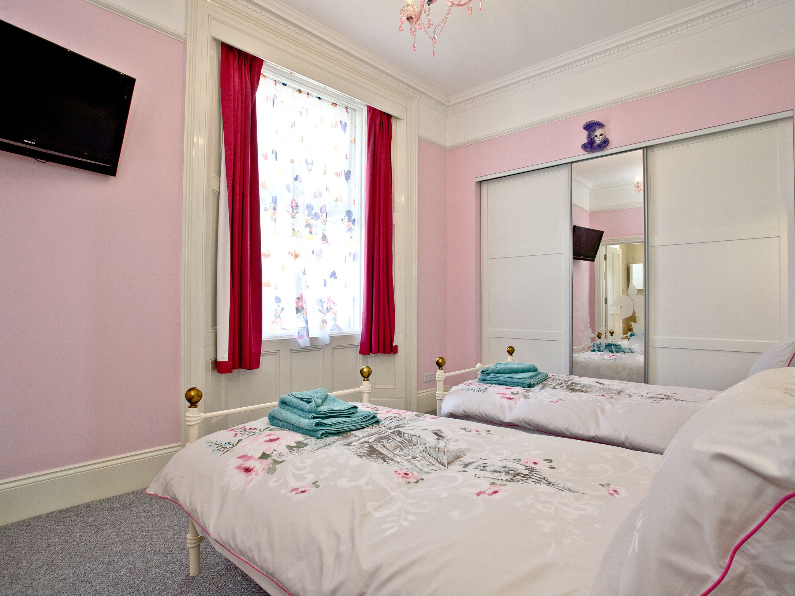 4 bedrooms, free WiFi
