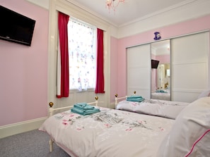 4 bedrooms, WiFi (free)