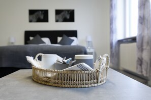 Double Room, Private Bathroom, Lake View | Room amenity - Hotell Elsabo Herrgård (Berga)