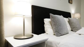 Double Room, Private Bathroom, Lake View | 1 bedroom, individually furnished, blackout curtains, iron/ironing board