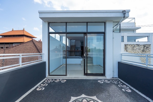 Standard Twin Room | Terrace/patio