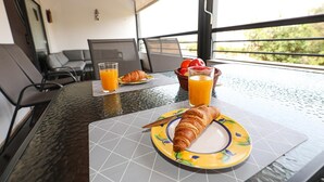 Outdoor dining - B39 - MarinaPark 2 Bed Flat (Lagos)