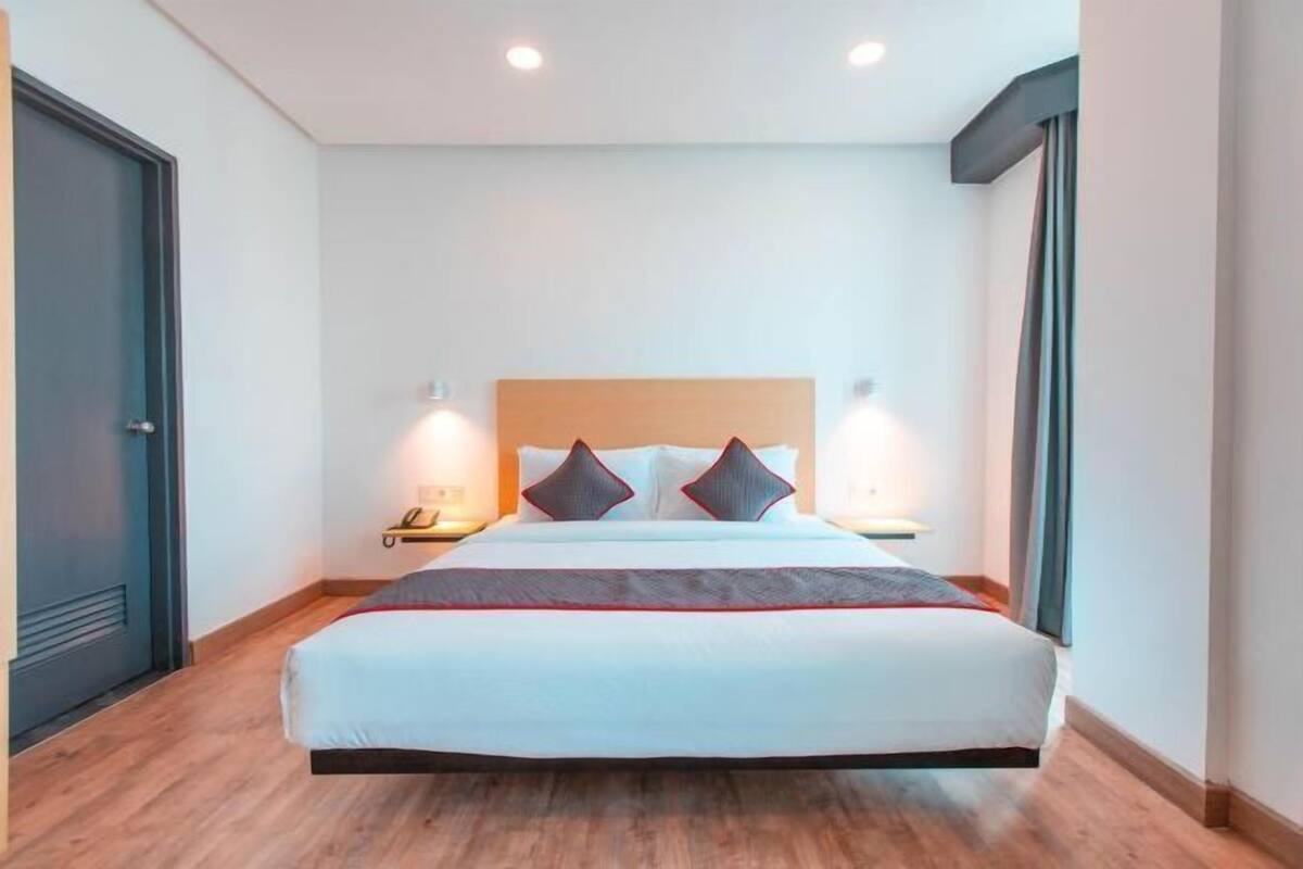 Desk, free WiFi, bed sheets