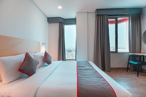 Deluxe-sviitti | Työpöytä, ilmainen Wi-Fi, vuodevaatteet