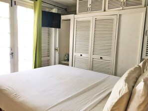 1 habitación, tabla de planchar con plancha, wifi gratis y ropa de cama 