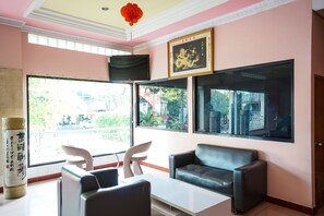 Lobby - Riverside Hotel (Manado)