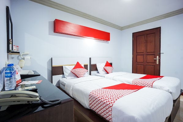 Deluxe Twin Room | Desk, free WiFi