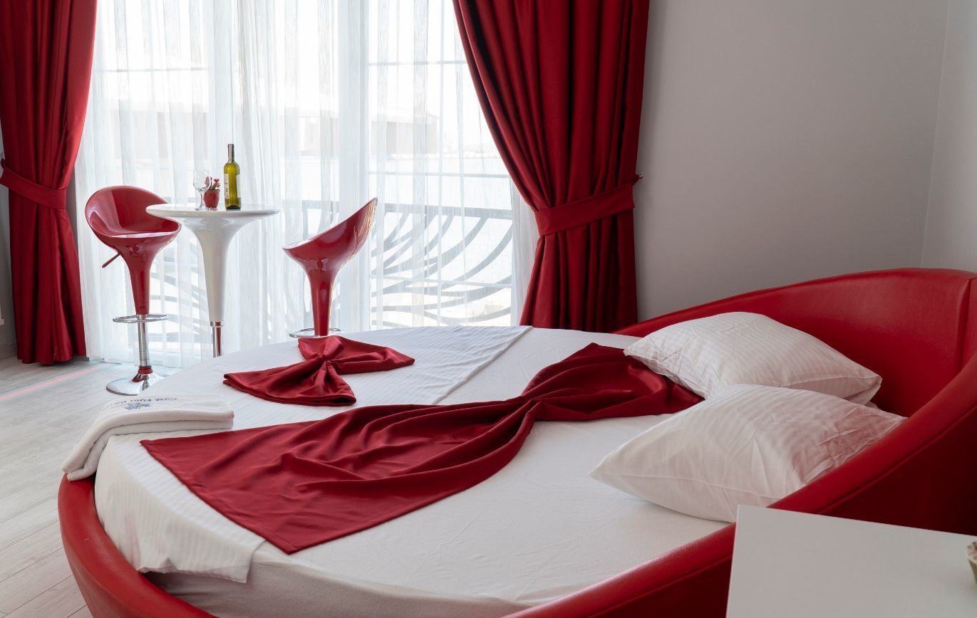 Quarto lua de mel | Cofres nos quartos, berços grátis, Wi-Fi de cortesia, roupa de cama