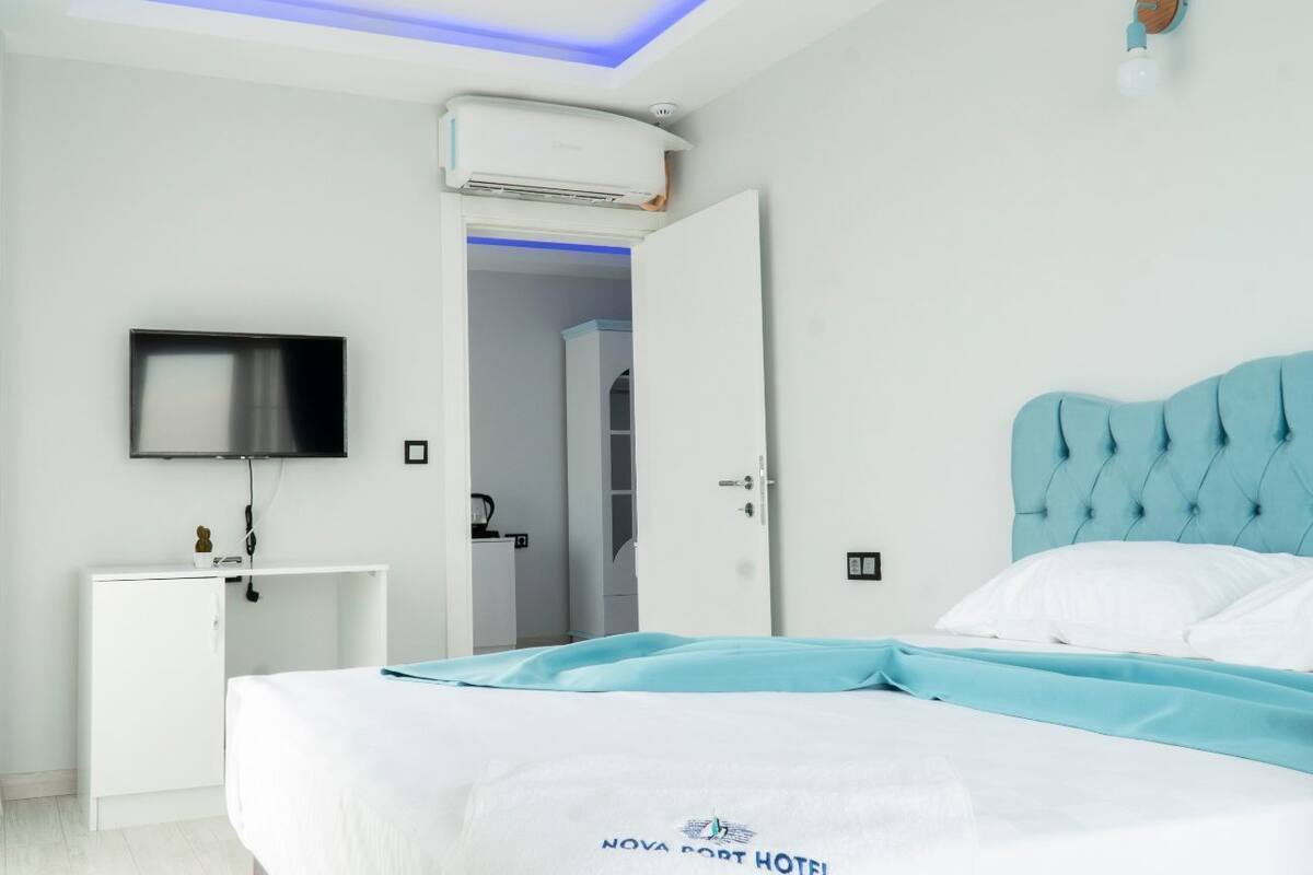 Cofres nos quartos, berços grátis, Wi-Fi de cortesia, roupa de cama