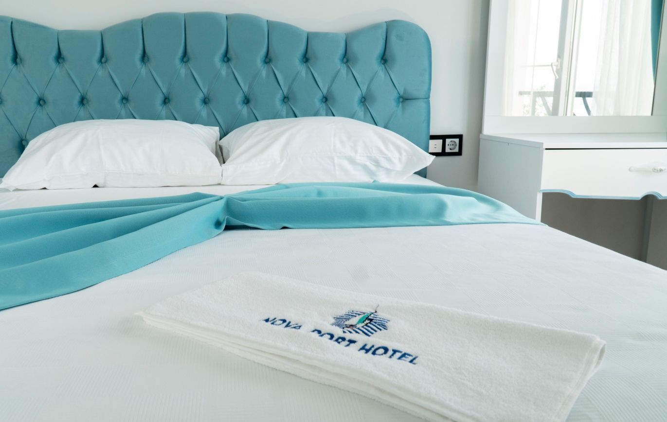 Cofres nos quartos, berços grátis, Wi-Fi de cortesia, roupa de cama