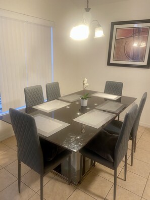 Dining - Stunning 3 bed villa  with  large private pool. Close to Disney (Davenport)