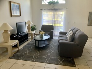 TV - Stunning 3 bed villa  with  large private pool. Close to Disney (Davenport)