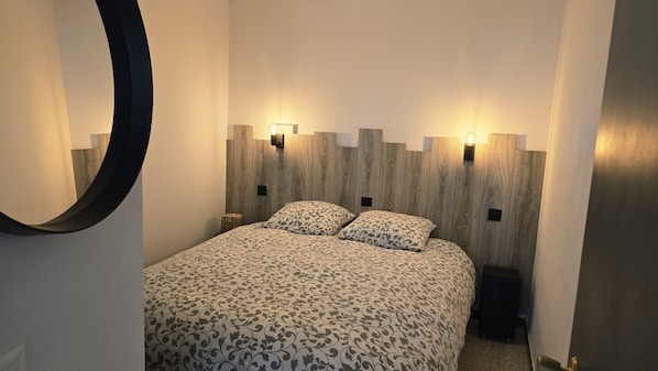 2 chambres, fer et planche à repasser, literie fournie
