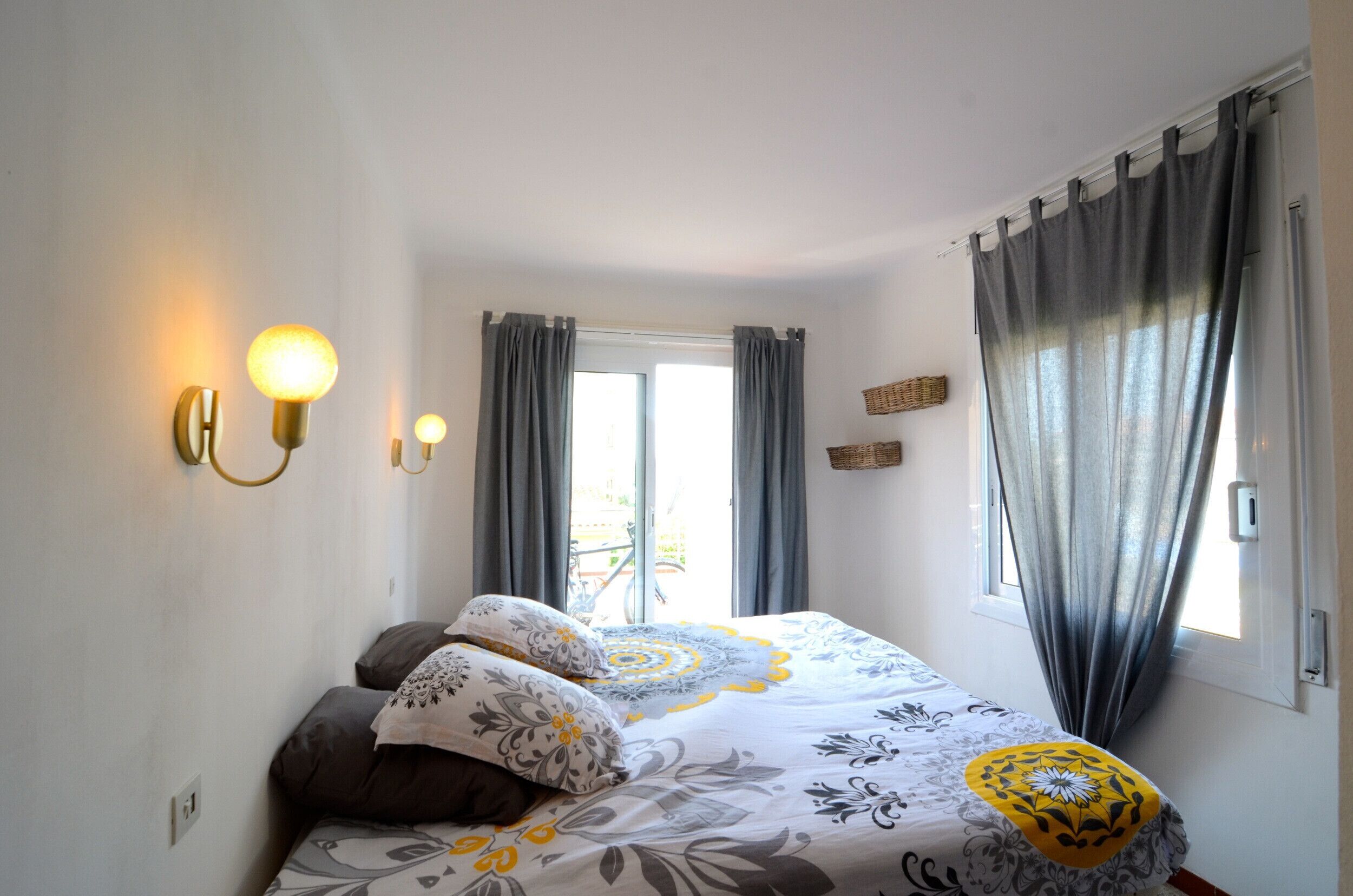 2 bedrooms, iron/ironing board, bed sheets