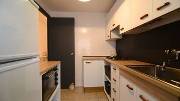 Refrigerador, microondas, horno, cafetera/tetera