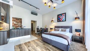 Deluxe Studio, 1 Queen Bed with Sofa bed, City View