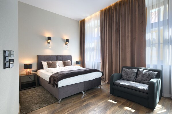 Design Studio Suite, 1 King Bed, City View