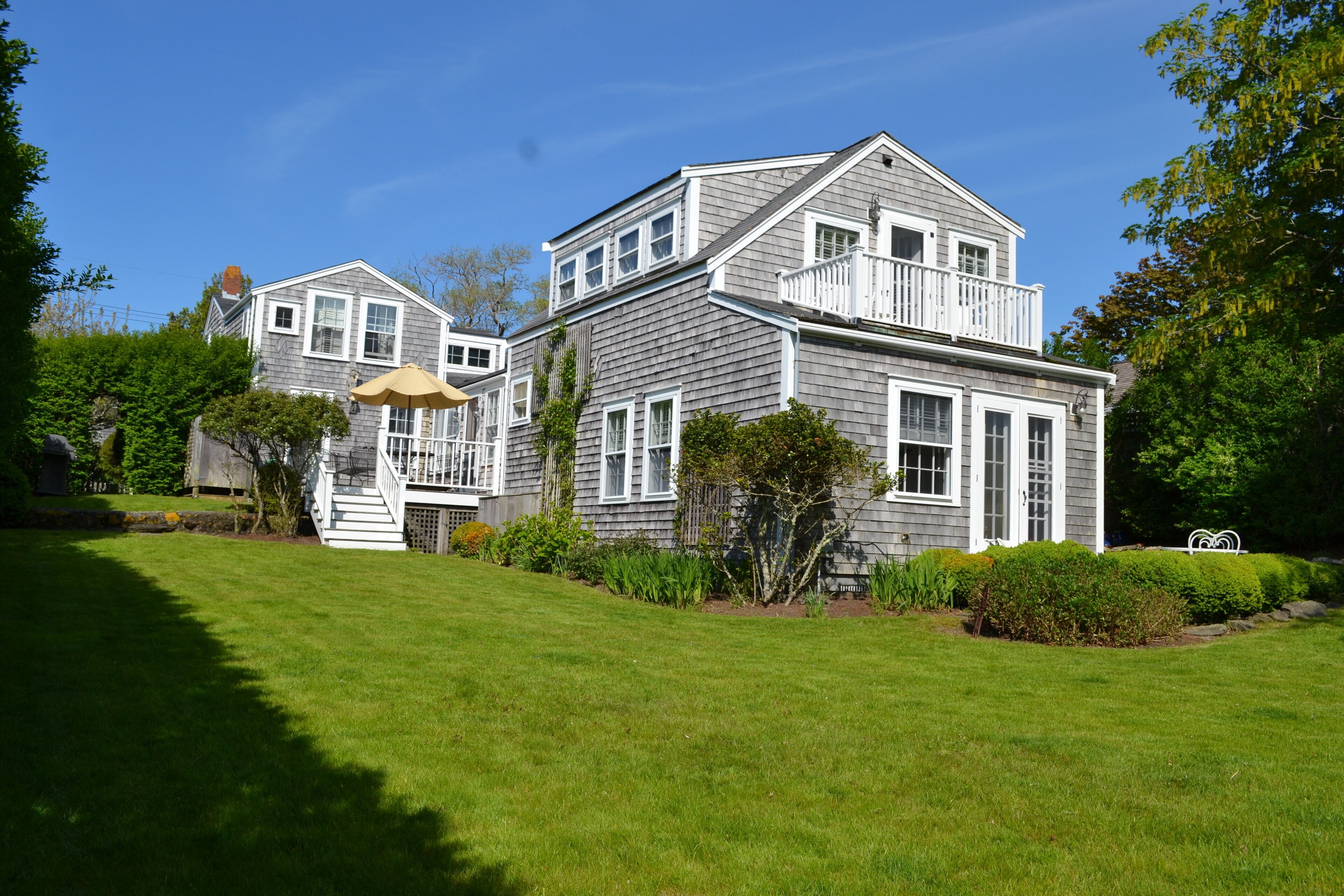 Historic Nantucket Home. 8 minute walk to center of town