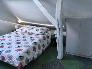 2 chambres, fer et planche à repasser, Wi-Fi, draps fournis