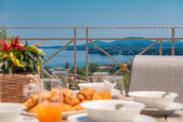 Outdoor dining - PYRGI VIEW EXECUTIVE ,Private pool,Glorious views !
00001622259 (corfu)