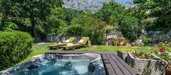 Ferienhaus mit Whirlpool in Tucepi, Garten,ruhig, WiFi, Paare, Grill