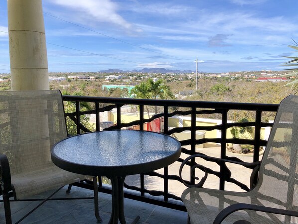 Outdoor dining - DragonFly Studio, a charming place dedicated to relaxation (The Valley)