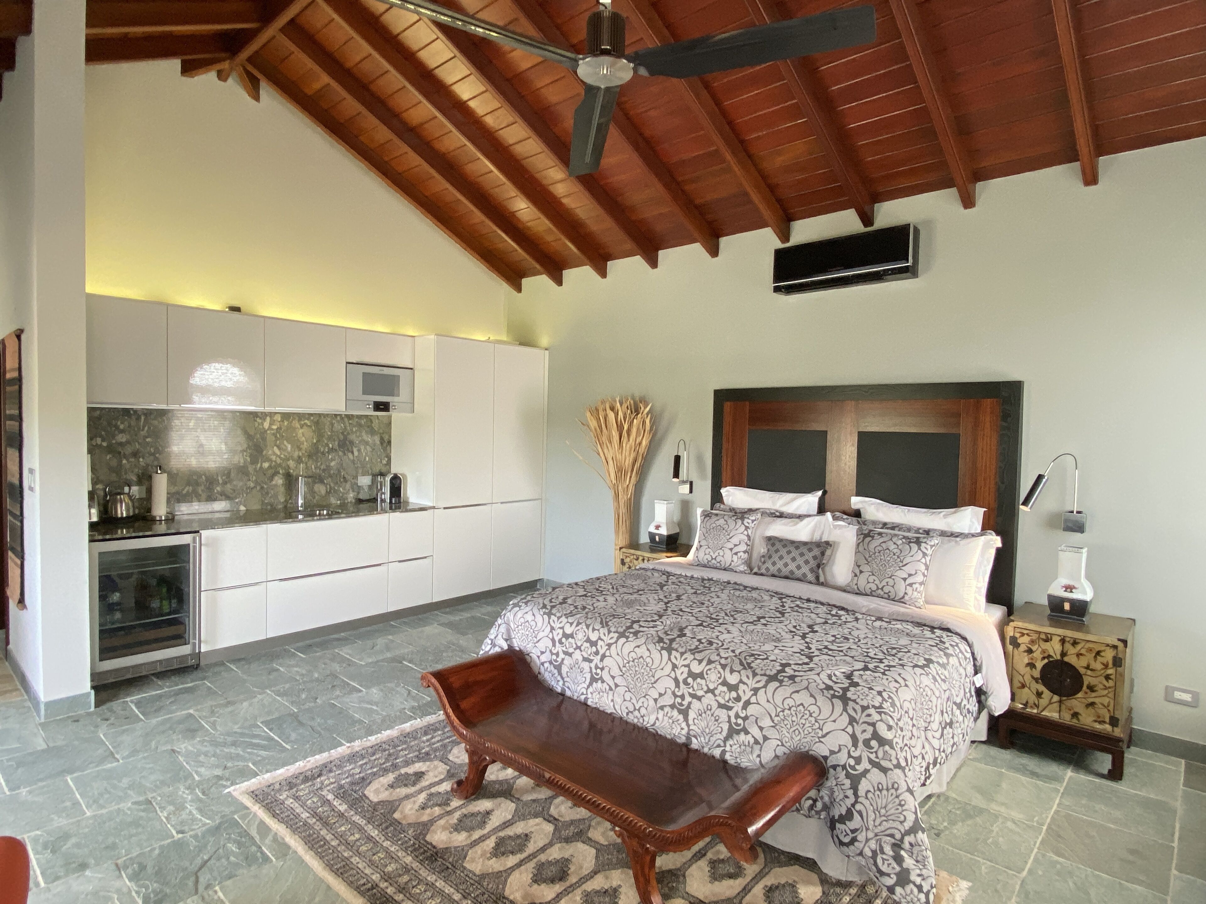 1 dormitorio, escritorio, tabla de planchar con plancha y wifi gratis