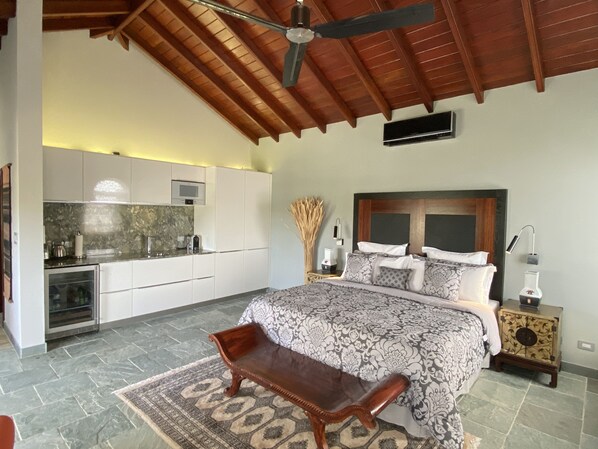 1 室のベッドルーム、デスク、アイロン / アイロン台、WiFi (無料)