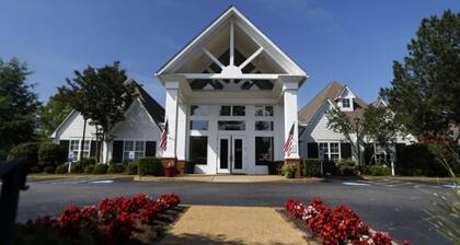 The Townes at Kings Creek/Indoor and outdoor pools: Home away from Home!