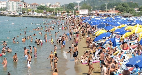 Beach nearby, free beach shuttle, sun loungers, beach umbrellas. Mai Ak Pansiyon