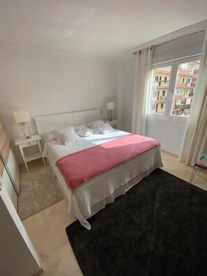 2 bedrooms, iron/ironing board, free WiFi, bed sheets - Stay in the heart of Marbella City with Sea View (Marbella)