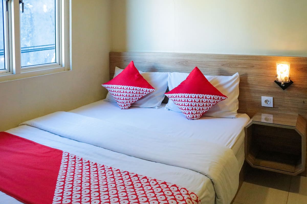 Standaard tweepersoonskamer | Een bureau, gratis wifi, beddengoed