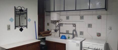 Fridge, oven, coffee/tea maker