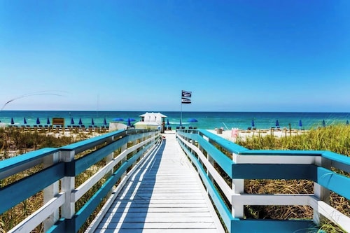 Balcon en bord de mer! Rénové. Unité de coin. Parking reservé. Wifi