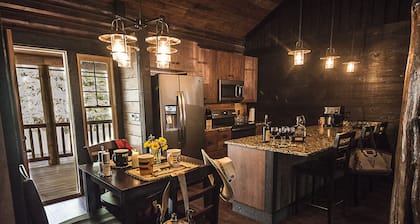 Peaceful Luxury Mountain Cabin - Quiet Retreat Near Yellowstone