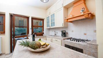 Microwave, dishwasher, coffee/tea maker, cookware/dishes/utensils