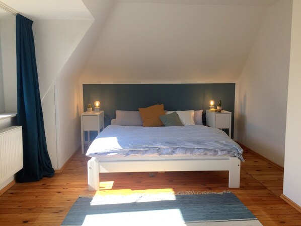 4 bedrooms, desk, free WiFi