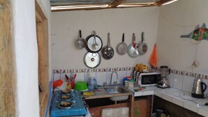 Oven, penggorengan, mikser, dan peralatan masak/sendok-piring
