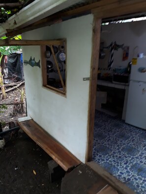 Ovn, steketakke, mikser og kjøkkenutstyr